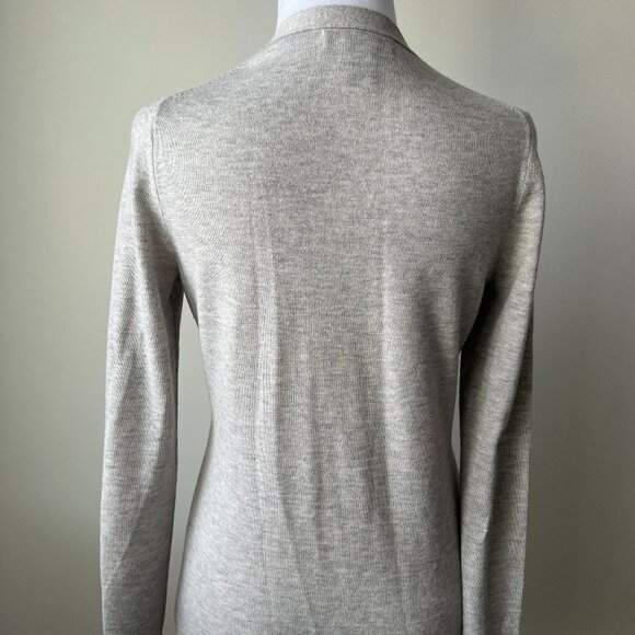 🐚Banana Republic light  grey carding Sz S Details on pocket* V-Neck*  Min… - Picture 3 of 10